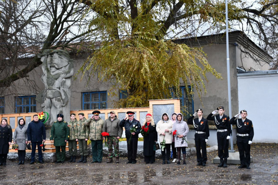  В школе р.п.Советское состоялось открытие мемориальной доски 
