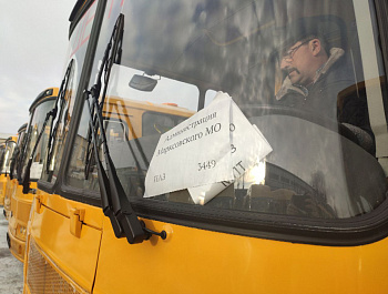 Роман Бусаргин: Новые школьные автобусы разъехались по районам Саратовской области