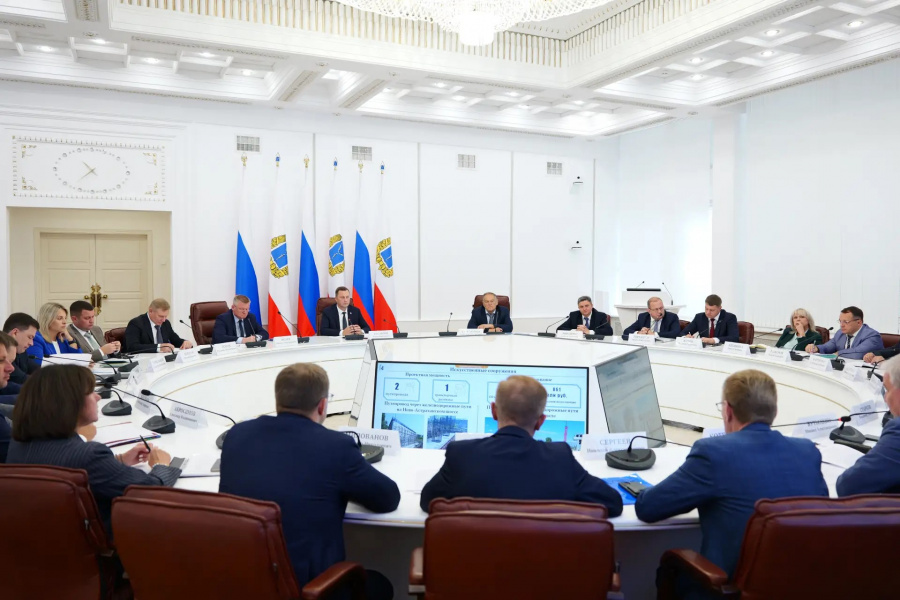 Губернатор Роман Бусаргин провел постоянно действующее совещание с заместителями председателя правительства, министрами, а также главами районов