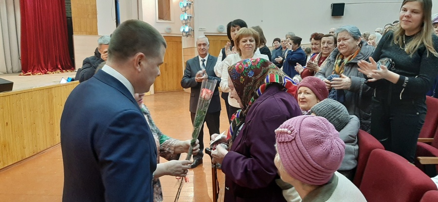Женщина и весна Женщина и весна