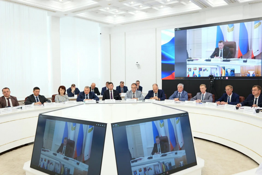 Губернатор Роман Бусаргин провел постоянно действующее совещание с заместителями председателя правительства, министрами, а также главами районов