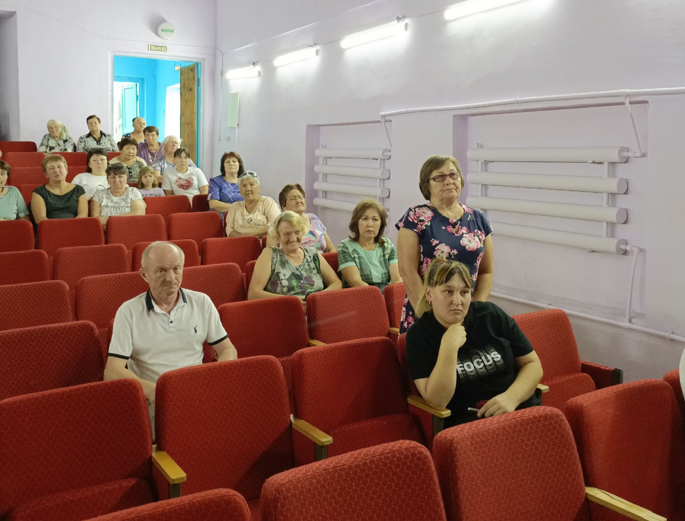 Глава района Елена Наумова провела встречу с жителями с. Новокривовка Пушкинского МО 