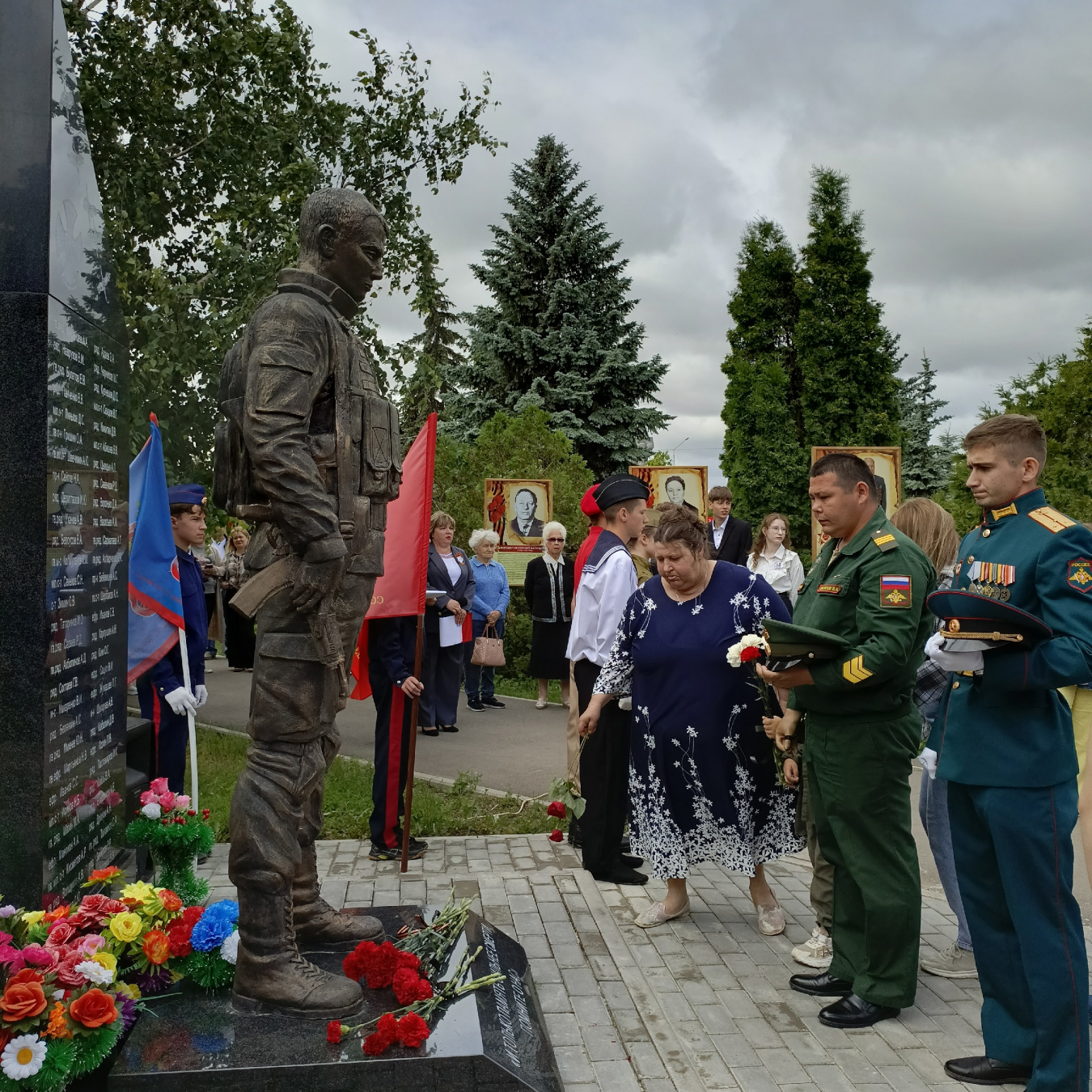 При поддержке администрации района проведена церемония, посвященная занесению имен на памятный мемориал 