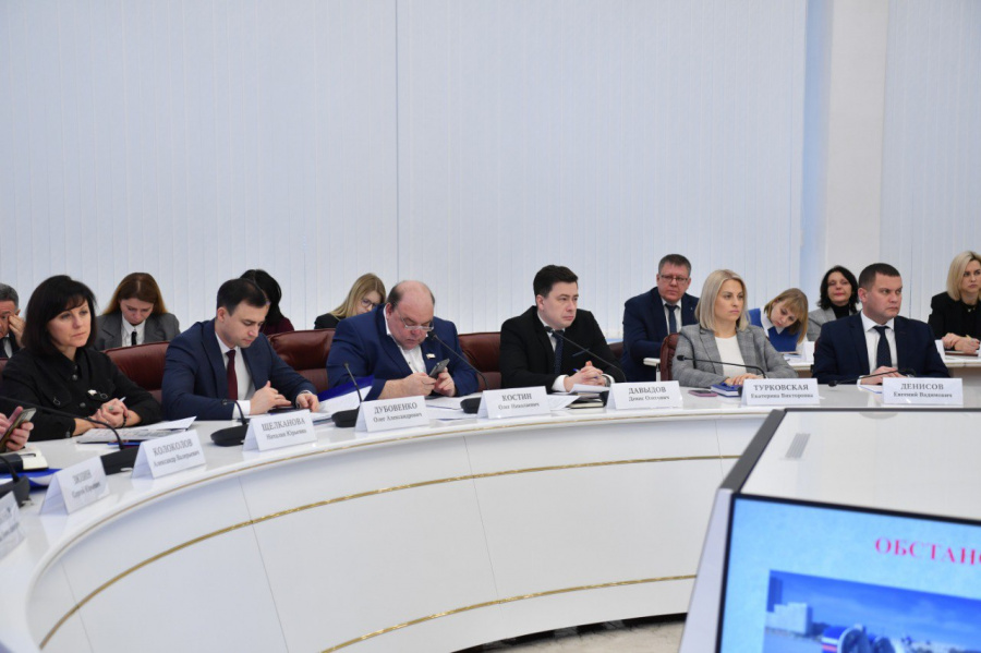Губернатор Роман Бусаргин провел первое в 2024 году постоянно действующее совещание