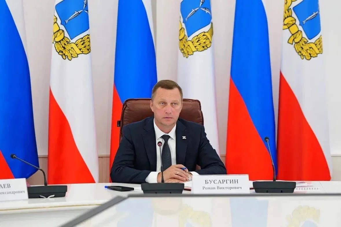 Губернатор Саратовской области Роман Бусаргин провел постоянно действующее совещание с зампредами правительства, министрами и руководителями ведомств, а также главами районов