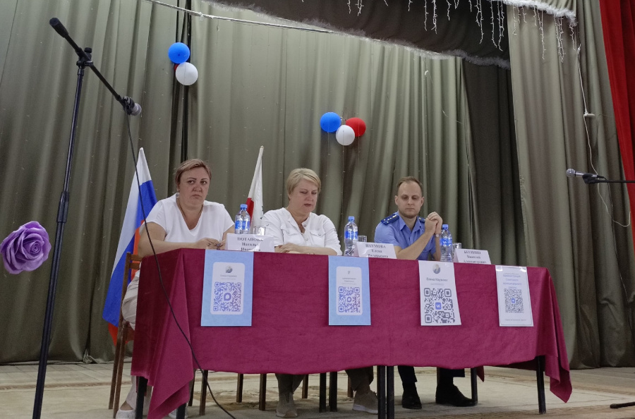 Глава района Елена Наумова провела встречу с жителями с. Новокривовка Пушкинского МО 