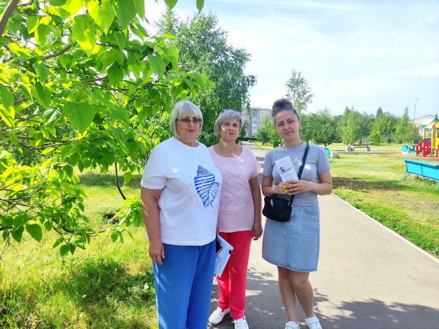 Сотрудники Центральной модельной библиотеки управления культуры и кино администрации района провели уличную просветительскую акцию «В волшебной Пушкинской стране»