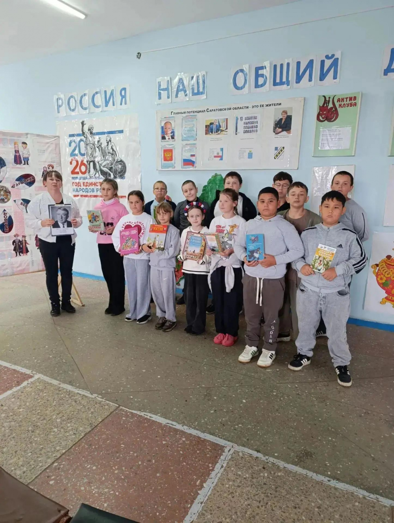 Сотрудниками администрации района проведен познавательный час «Родной язык — душа народа»