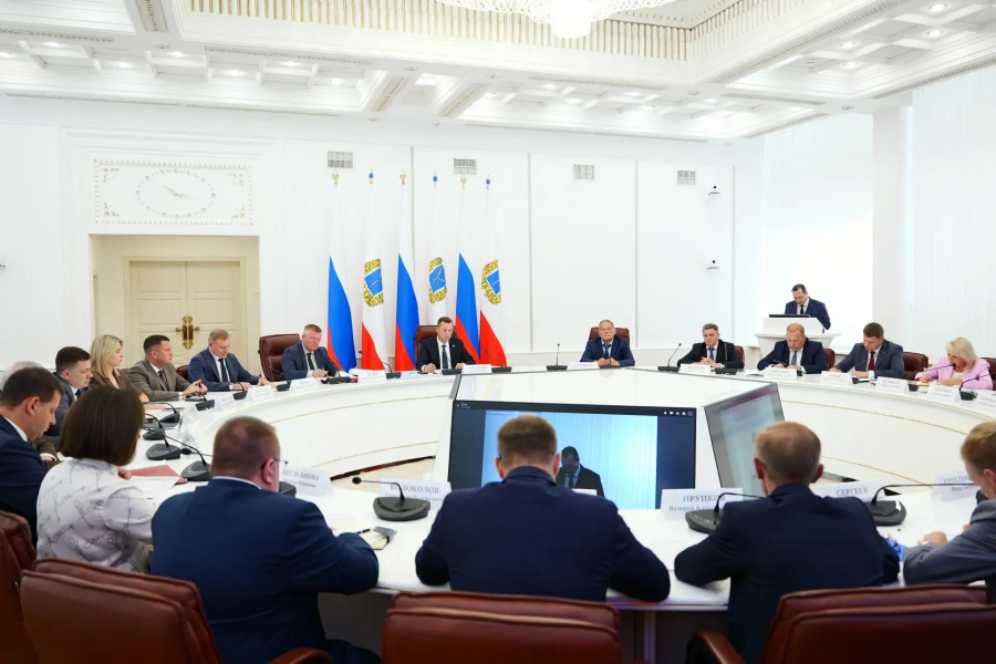 Губернатор Роман Бусаргин провел постоянно действующее совещание с заместителями председателя правительства, министрами, а также главами районов Губернатор Роман Бусаргин провел постоянно действующее совещание с заместителями председателя правительства, министрами, а также главами районов