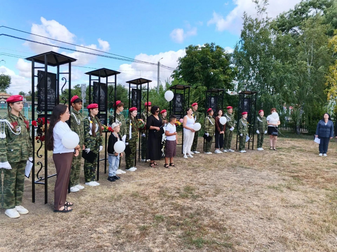При поддержке администрации района в с. Розовое состоялось открытие мемориала бойцам, погибшим в зоне СВО 