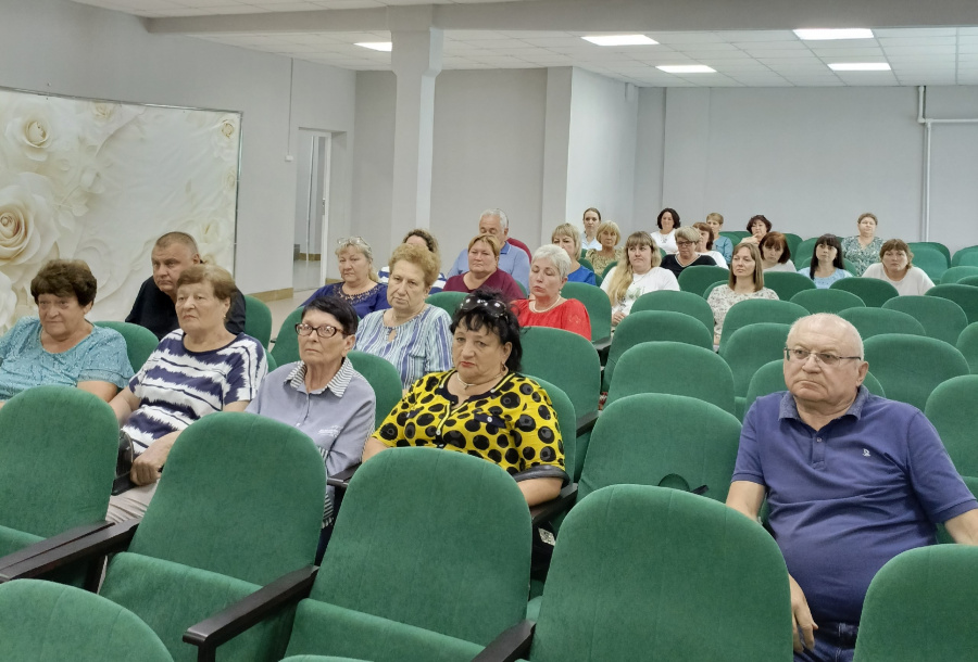 Глава Советского муниципального района Елена Наумова провела встречу с жителями р.п. Советское 