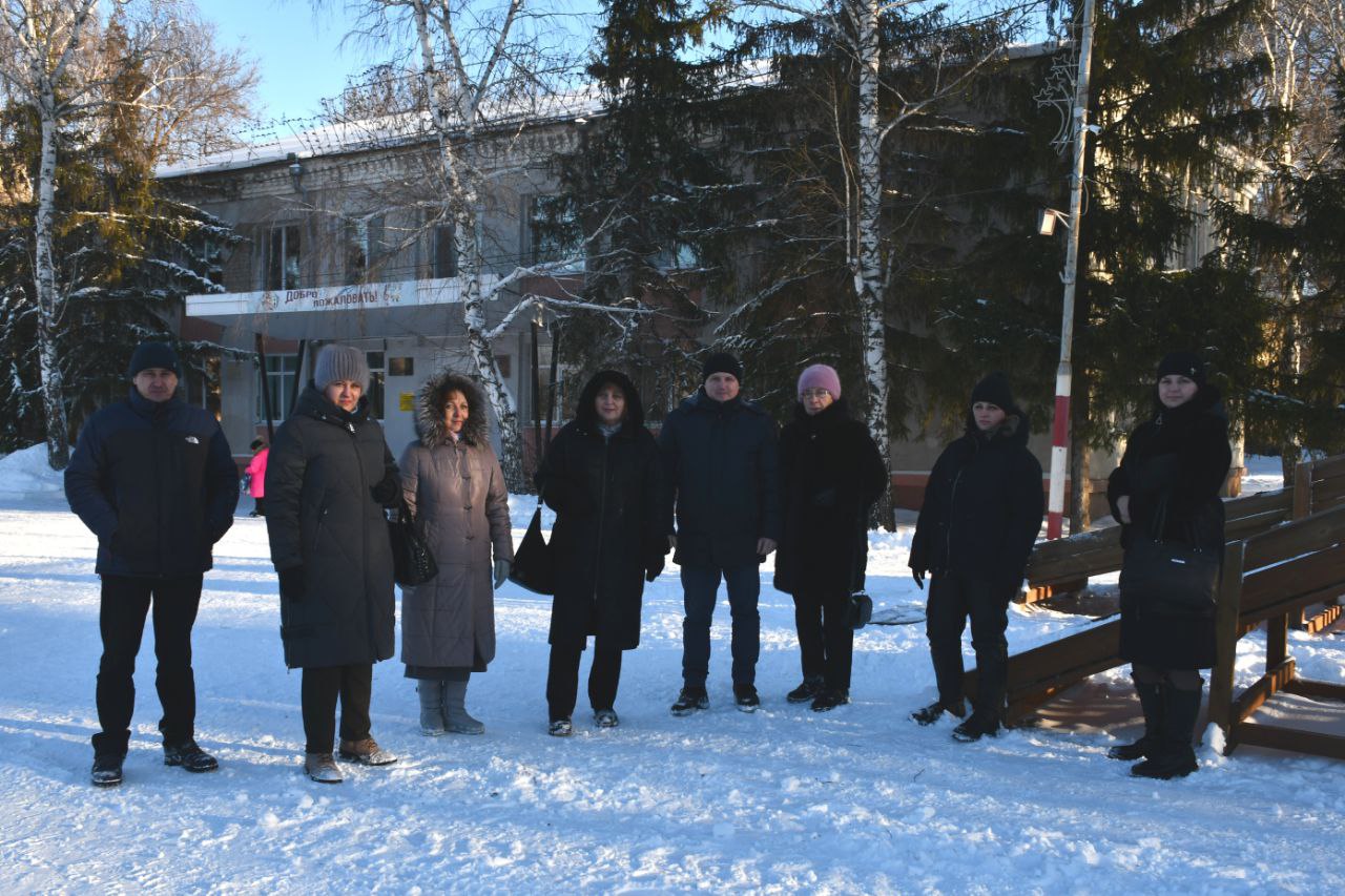 Уборка снега на контроле администрации района и общественников | 18.01.2024  | Степное - БезФормата