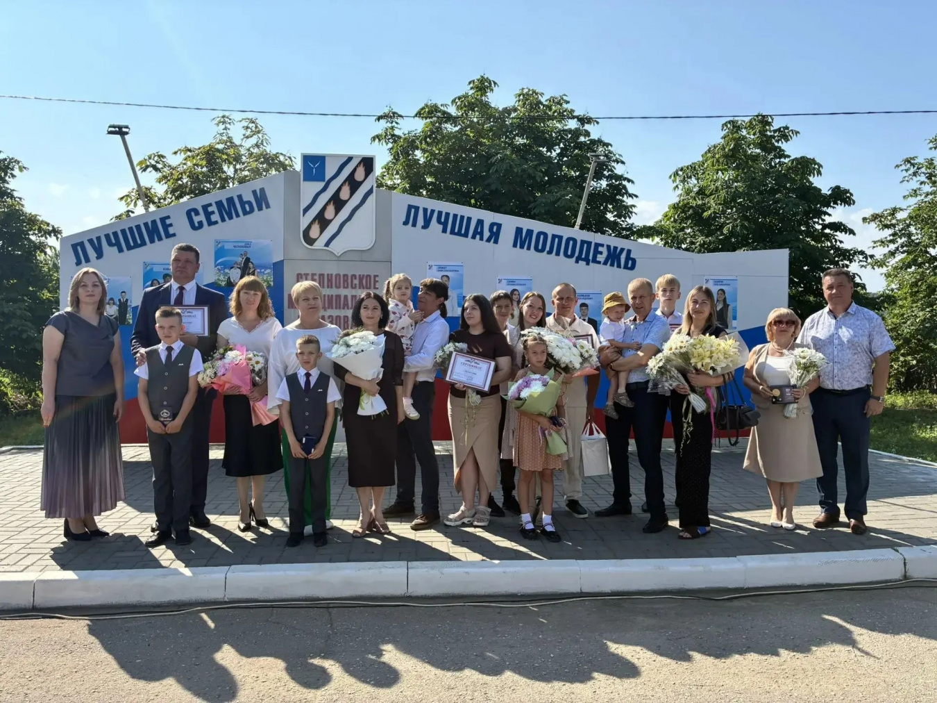 При поддержке администрации района обновлена районная Доска почёта «Лучшие семьи»