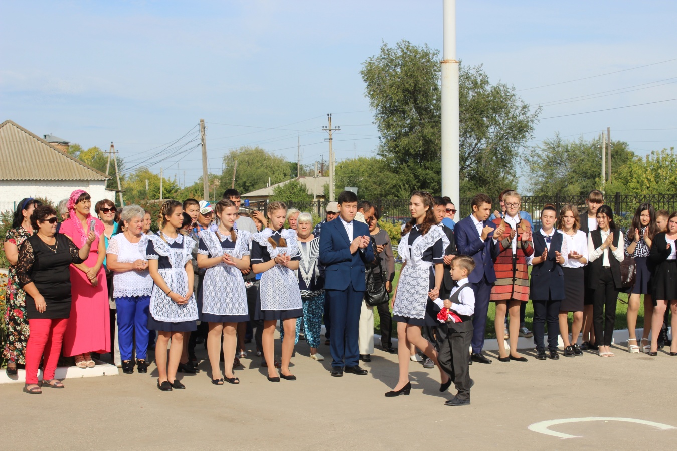 Торжественная линейка, посвящённая Всероссийскому Дню знаний