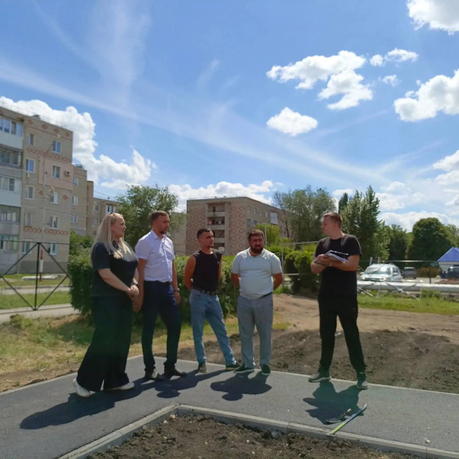 В рамках работы администрации района проведен строительный контроль в парке им. Г.С. Лузянина 