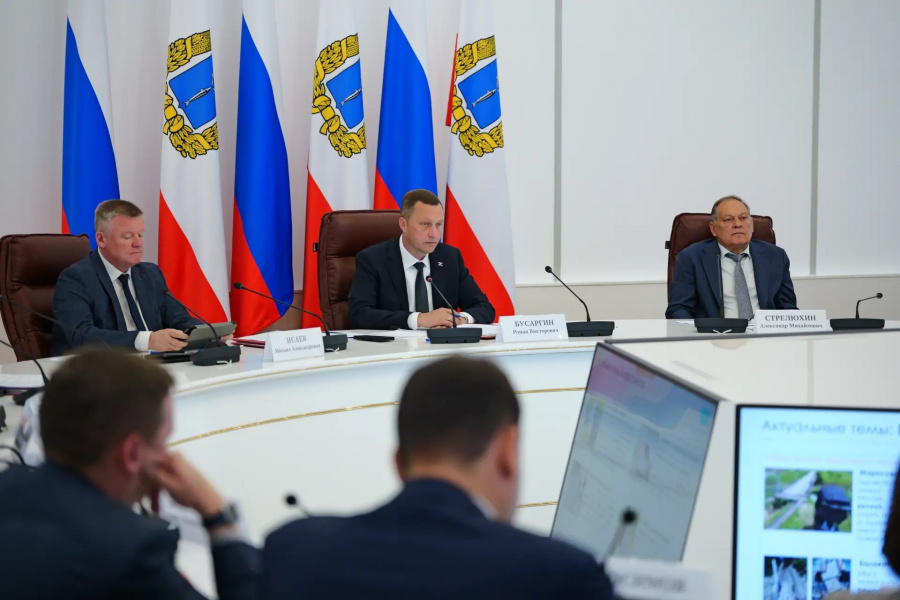 Губернатор Саратовской области Роман Бусаргин провел постоянно действующее совещание с зампредами Правительства, министрами и руководителями ведомств, а также главами районов