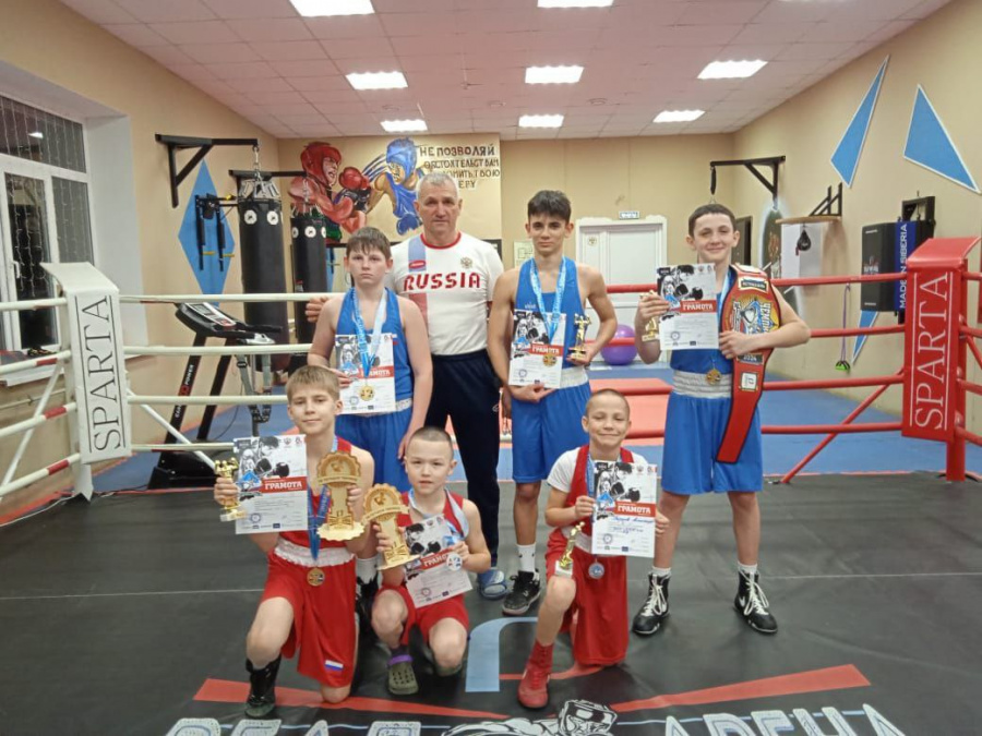 При поддержке администрации района боксеры МАУ ДО "Спортивная школа" приняли участие в открытом первенстве по боксу в Астрахани