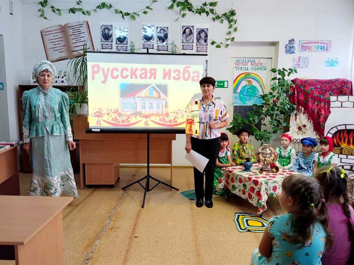 В рамках празднования Дней русской культуры в Любимовской библиотеке прошёл  час краеведения «Русский дом и всё | Администрация Советского  муниципального района Саратовской области