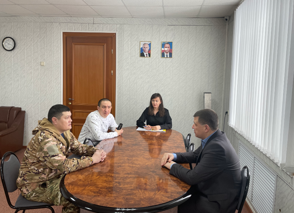Глава района Сергей Пименов встретился с участником специальной военной операции