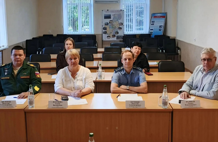 Глава района Елена Наумова провела прием по личным вопросам членов семей мобилизованных и участников специальной военной операции Глава района Елена Наумова провела прием по личным вопросам членов семей мобилизованных и участников специальной военной операции