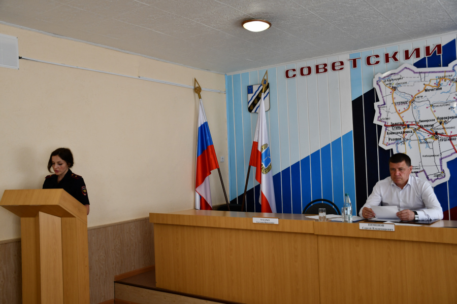 Глава района Сергей Пименов провел заседание комиссии по вопросам миграционной политики