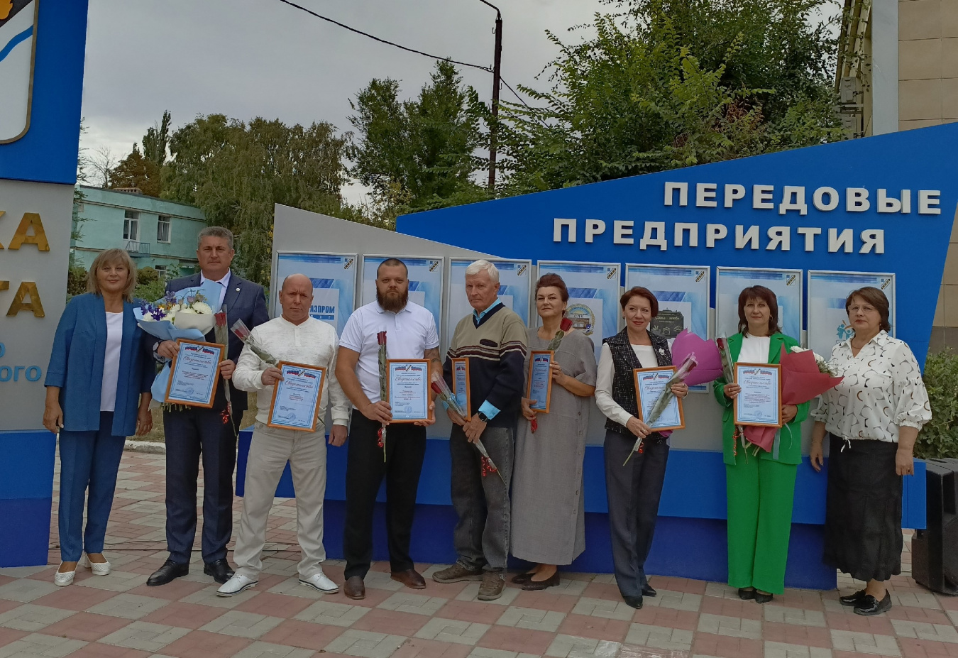 В рамках работы администрации района проведено обновление Доски почета района 