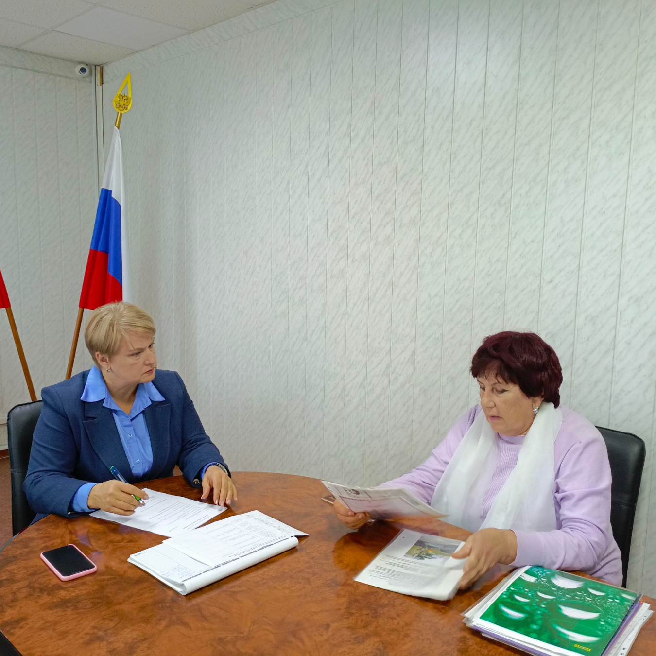 Глава района Елена Наумова провела приём граждан по личным вопросам