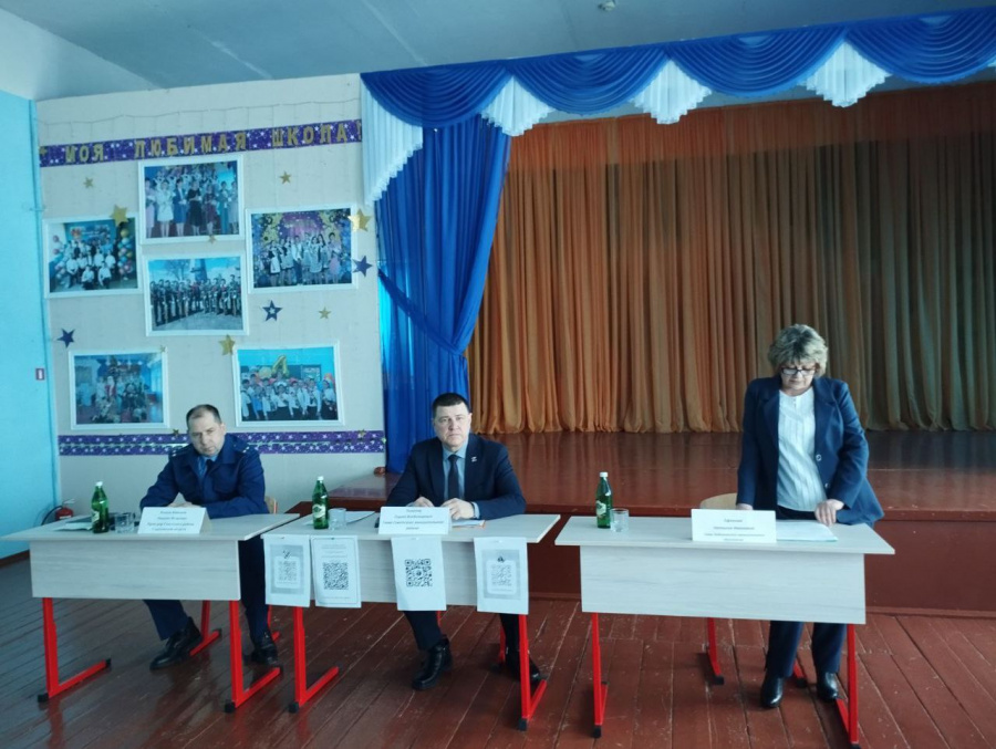 Глава района Сергей Пименов встретился с жителями  села Любимово