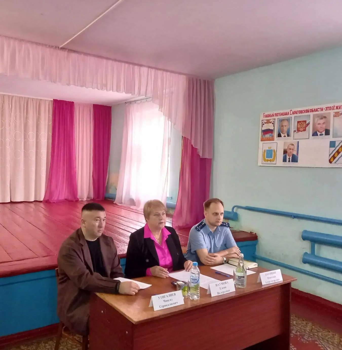 В сёлах Золотая Степь и Александровка состоялась встреча главы Советского района Елены Наумовой с местными жителями 