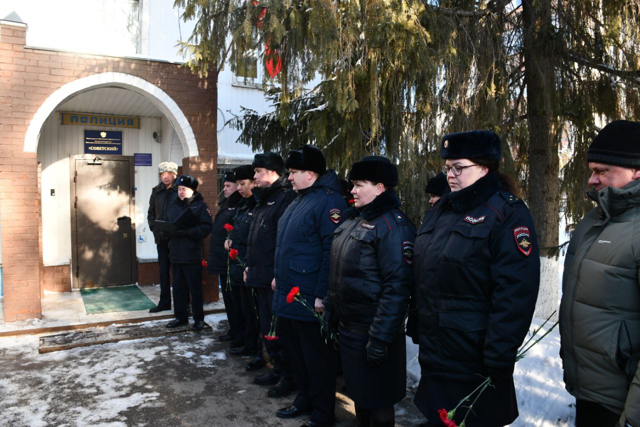 Состоялось открытие мемориальной доски в память о начальнике ОВД Советского  района | 22.02.2024 | Степное - БезФормата