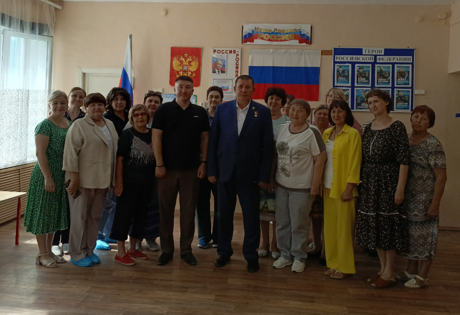 В рамках работы администрации района проведена встреча с Героем России, председателем комитета Саратовской областной Думы по делам ветеранов Александром Янкловичем В рамках работы администрации района проведена встреча с Героем России, председателем комитета Саратовской областной Думы по делам ветеранов Александром Янкловичем