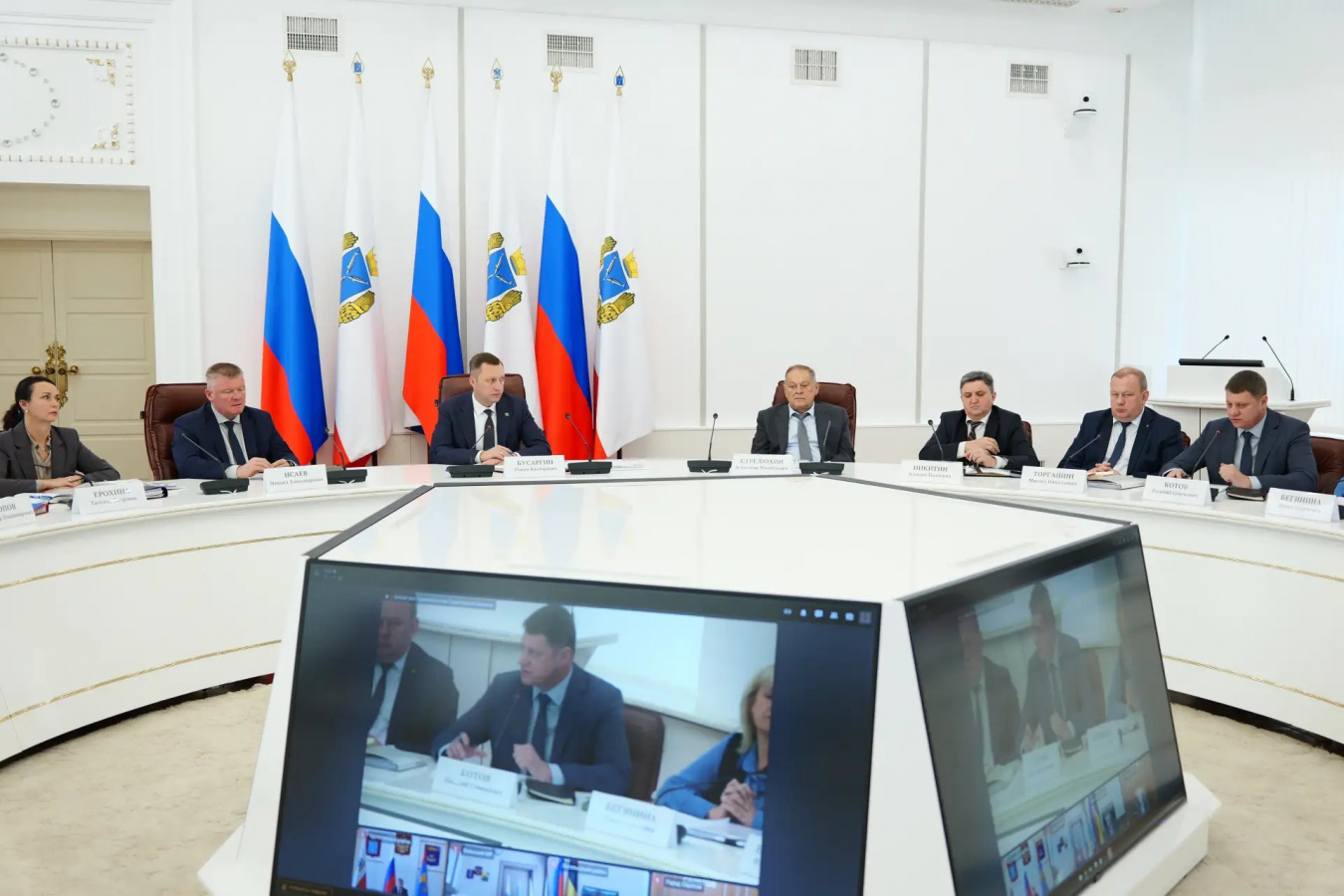 Губернатор Роман Бусаргин провел постоянно действующее совещание с заместителями председателя правительства, министрами, а также главами районов