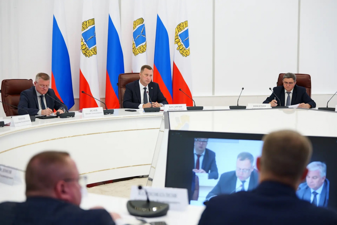 Губернатор Роман Бусаргин провел постоянно действующее совещание с заместителями председателя правительства, министрами, а также главами районов