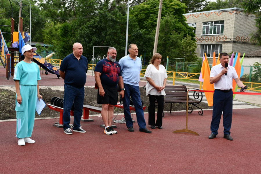 При поддержке администрации района в р.п. Степное состоялось открытие спортивной площадки в рамках проекта «Народный фитнес-парк»