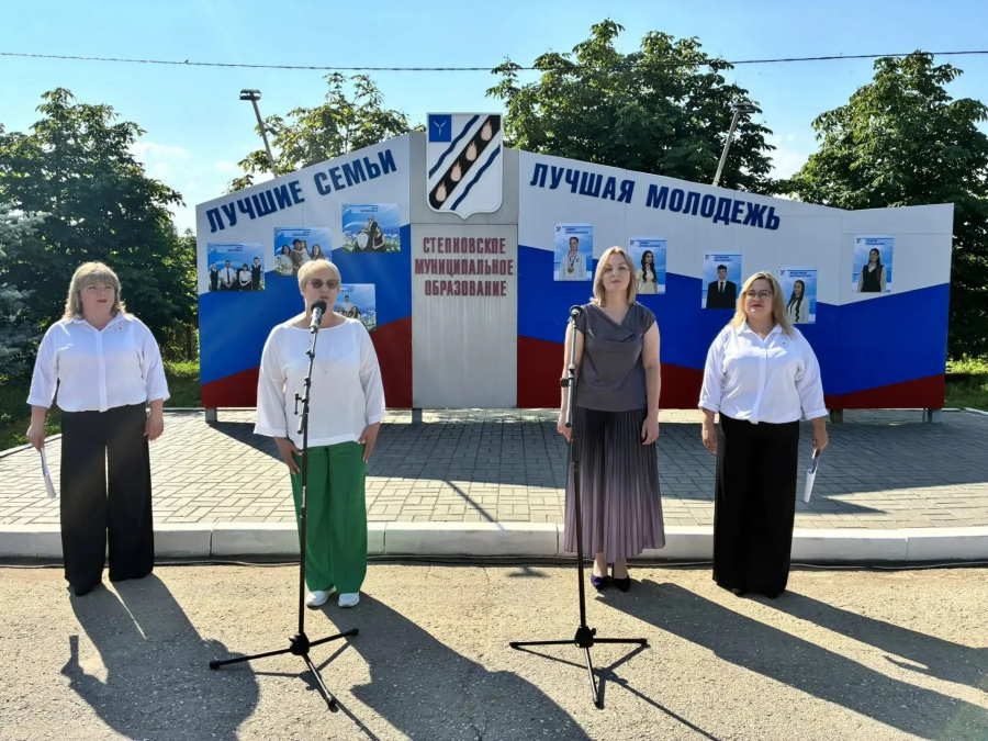 При поддержке администрации района обновлена районная Доска почёта «Лучшие семьи»