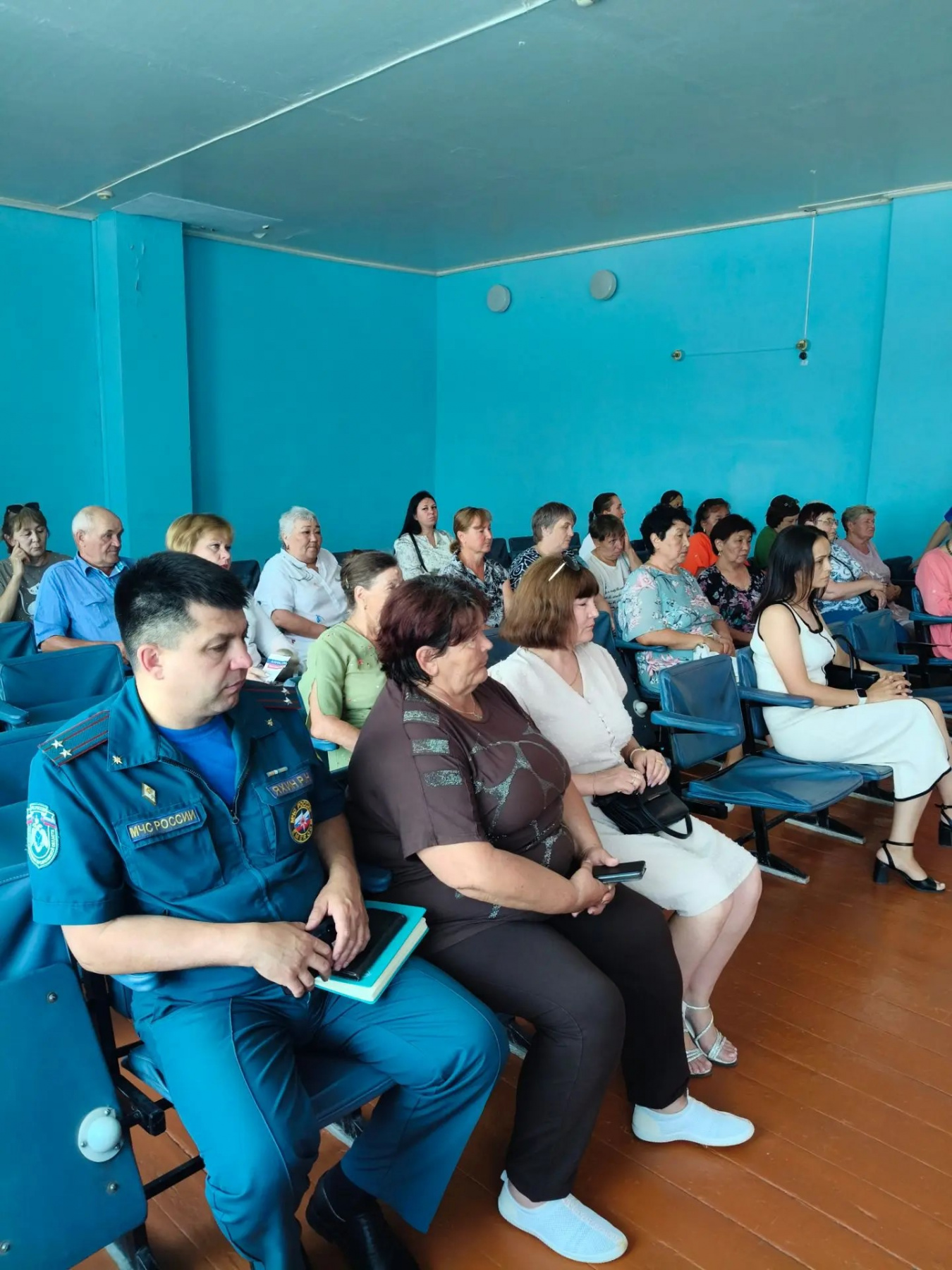 Глава Советского района Елена Наумова провела встречу с жителями села Любимово