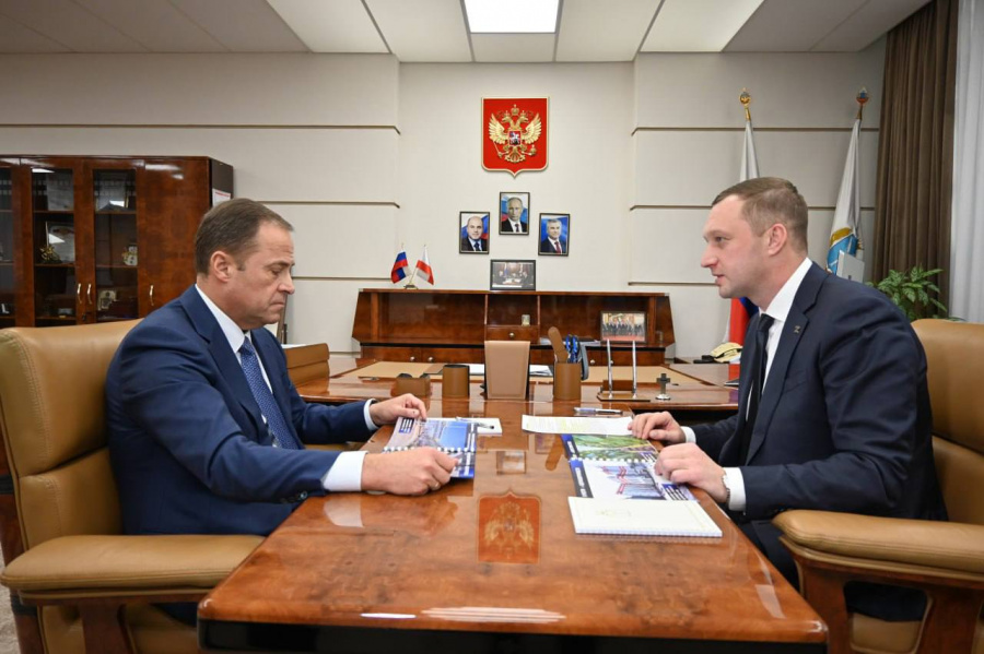 Состоялась двусторонняя встреча губернатора Романа Бусаргина с полномочным представителем Президента РФ