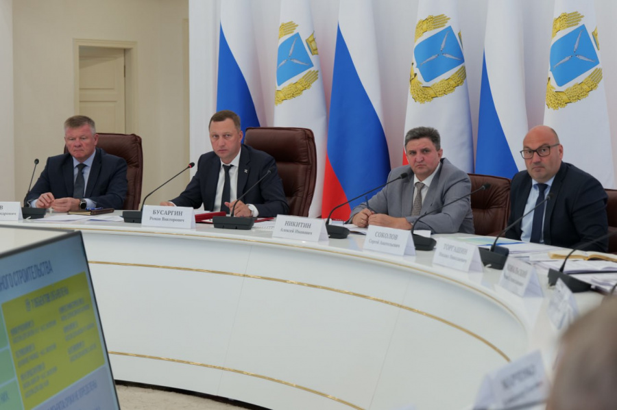 Губернатор Роман Бусаргин провел постоянно действующее совещание с зампредами и министрами, а также главами районов