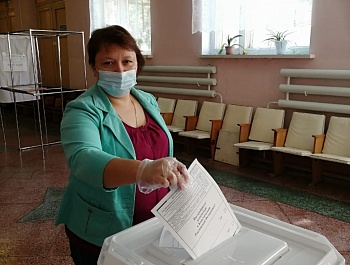 Общероссийское голосование по вопросу одобрения изменений в Конституцию Российской Федерации на избирательных участках в сельских поселениях района.