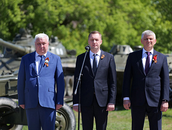 Губернатор Роман Бусаргин поблагодарил партию «Единая Россия» и «Газпром» за работу по сохранению памяти о подвигах и доблести советских солдат