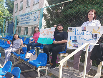 Саратовские Росреестр и Роскадастр провели межведомственный турнир по мини-футболу в честь Дня физкультурника 