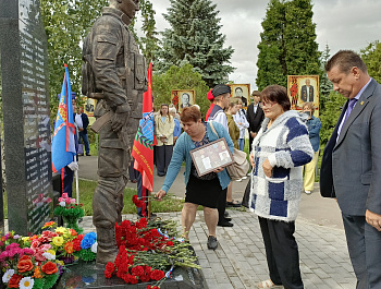 При поддержке администрации района проведена церемония, посвященная занесению имен на памятный мемориал 