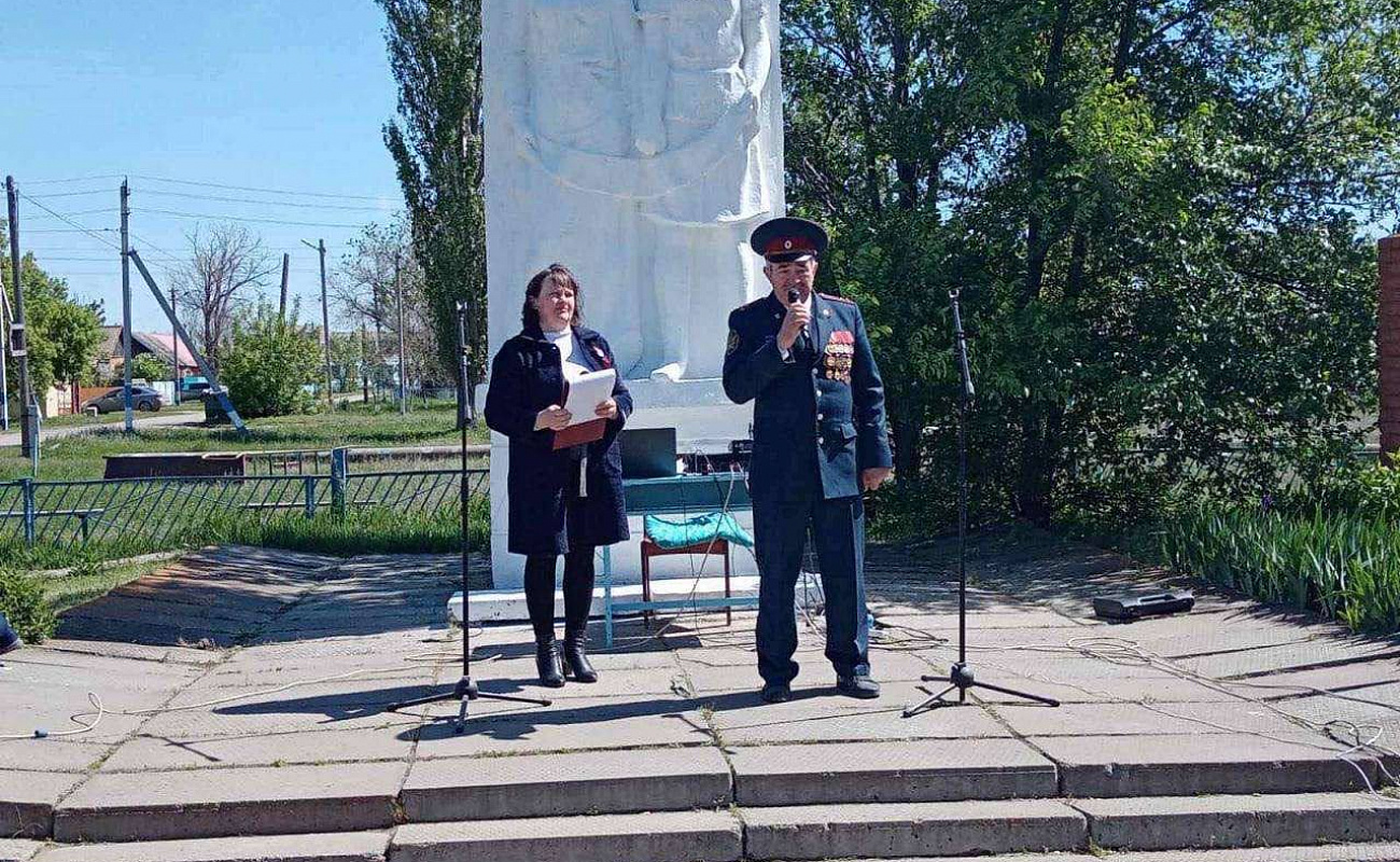 Погода в новокривовке. Большие памятники участникам ВОВ огромные. Митинг у памятника к 9 мая на селе. Проект памятники Великой Отечественной войны.