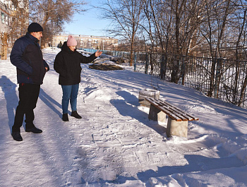 Очистка от снега на контроле администрации района и общественников        