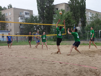 Товарищеский турнир по пляжному волейболу открыл летний сезон!