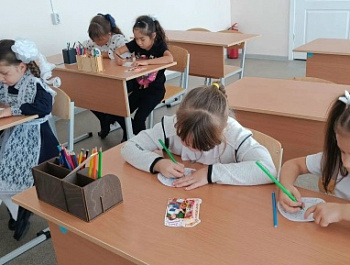 В рамках работы управления образования администрации района в школе с. Александровка проведен урок "Земля -наш дом"