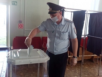 Общероссийское голосование по вопросу одобрения изменений в Конституцию Российской Федерации на избирательных участках в городских поселениях района.