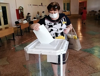 Общероссийское голосование по вопросу одобрения изменений в Конституцию Российской Федерации на избирательных участках в сельских поселениях района.