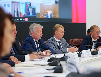 Губернатор Саратовской области Роман Бусаргин провел постоянно действующее совещание с зампредами Правительства, министрами и руководителями ведомств, а также главами районов