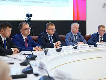 Губернатор Роман Бусаргин провел постоянно действующее совещание с заместителями председателя правительства, министрами, а также главами районов